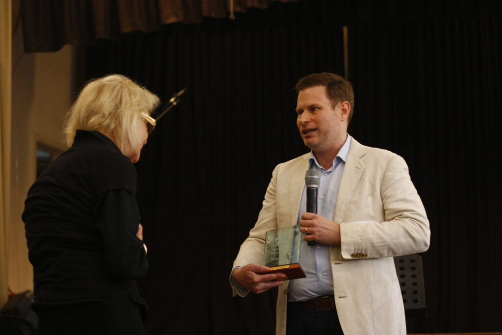 Matt Cross MP t We Heart the Arts